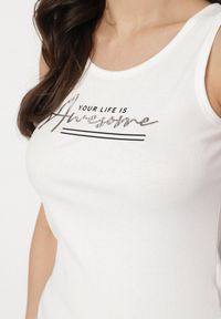 Born2be - Biały Top z Bawełną i Ozdobnym Nadrukiem Viannaes. Okazja: na co dzień. Kolor: biały. Materiał: bawełna. Wzór: nadruk. Styl: klasyczny, casual
