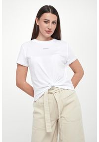 T-shirt damski DKNY SPORT. Styl: sportowy