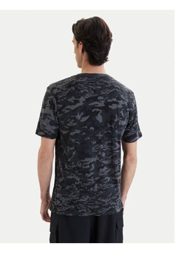 Under Armour T-Shirt 1357727 Szary Regular Fit. Kolor: szary. Materiał: syntetyk