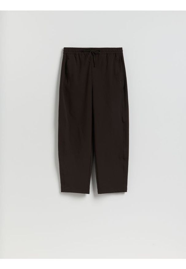 Reserved - Spodnie barrel leg - ciemnobrązowy. Kolor: brązowy. Materiał: tkanina, wiskoza