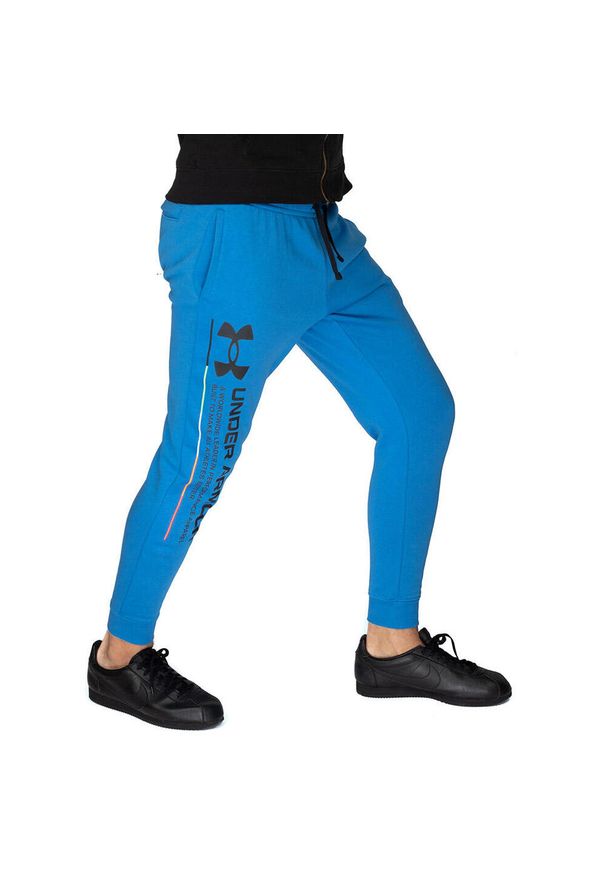 Spodnie dresowe męskie Under Armour. Kolor: niebieski. Materiał: dresówka. Sport: fitness