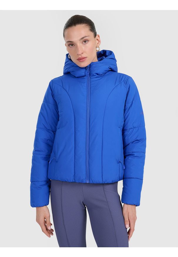 4f - 4F Kurtka puchowa z wypełnieniem syntetycznym damska - niebieska XL. Okazja: na co dzień. Typ kołnierza: kaptur, kołnierzyk stójkowy. Kolor: niebieski. Materiał: puch, syntetyk. Długość: długie. Styl: casual, sportowy, klasyczny