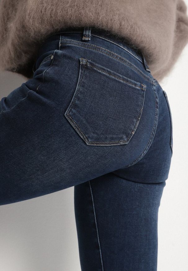 Born2be - Niebieskie Klasyczne Jeansy Skinny z Regularnym Stanem Rastina. Okazja: na co dzień, do pracy, na spotkanie biznesowe. Kolor: niebieski. Styl: klasyczny