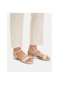 Sandały Clarks. Kolor: kremowy #1
