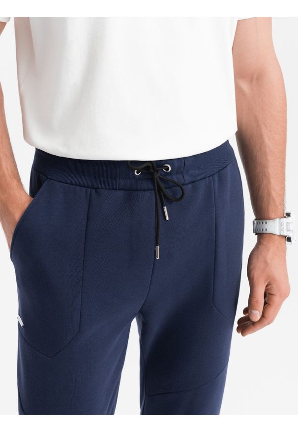 Ombre Clothing - Spodnie męskie dresowe joggery - ciemnoniebieskie V4 OM-PASK-22FW-008 - XXL. Kolor: niebieski. Materiał: dresówka. Wzór: geometria