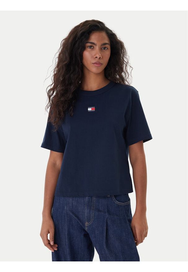 Tommy Jeans T-Shirt Badge DW0DW22202 Granatowy Boxy Fit. Kolor: niebieski. Materiał: bawełna