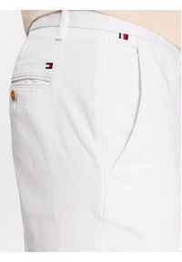 TOMMY HILFIGER - Tommy Hilfiger Chinosy Bleecker MW0MW26619 Biały Slim Fit. Kolor: biały. Materiał: bawełna