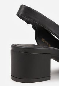 Renee - Czarne Sandały Vices na Słupkowym Obcasie z Ozdobną PerforacjąTelarelle. Okazja: na co dzień. Nosek buta: szpiczasty. Kolor: czarny. Materiał: jeans. Obcas: na obcasie. Styl: casual. Wysokość obcasa: średni #4