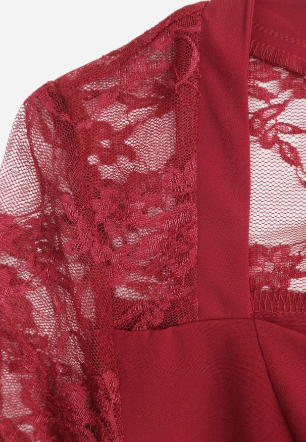Renee - Bordowa Sukienka VICES o Taliowanym Kroju z Rękawami z Koronki Metirei. Kolor: czerwony. Materiał: koronka. Wzór: koronka. Styl: elegancki