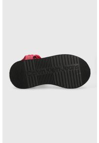 Calvin Klein Jeans sandały PREFRESATO SANDAL WEBBING XRAY damskie kolor różowy na platformie YW0YW00969. Zapięcie: rzepy. Kolor: różowy. Materiał: włókno, materiał. Obcas: na platformie #4