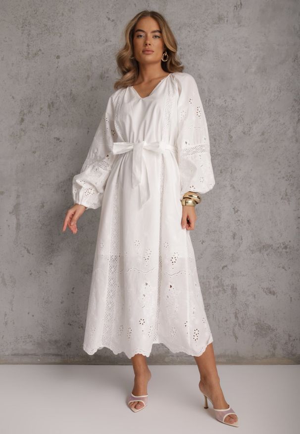 Renee - Biała Boho Sukienka z Bawełny z Haftem Wiązaniem i Ażurowymi Detalami Adrirena. Okazja: na co dzień. Kolor: biały. Materiał: bawełna. Długość rękawa: długi rękaw. Wzór: ażurowy, haft. Typ sukienki: proste. Styl: boho