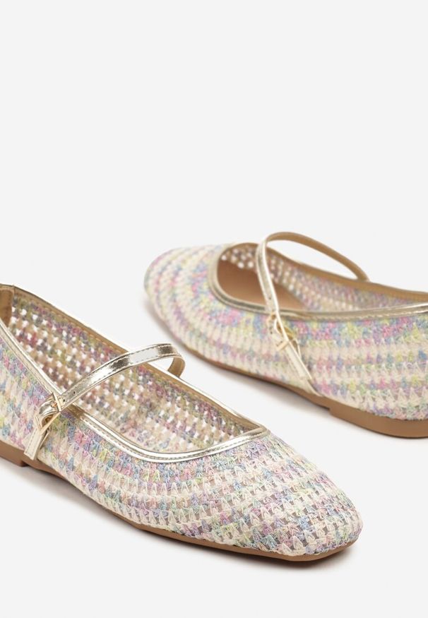 Renee - Beżowo-Różowe Balerinki Mary Jane Ozdobione Metaliczną Nicią Ilimalla. Okazja: na spacer. Zapięcie: sprzączka. Kolor: beżowy. Materiał: jeans. Wzór: aplikacja. Styl: elegancki