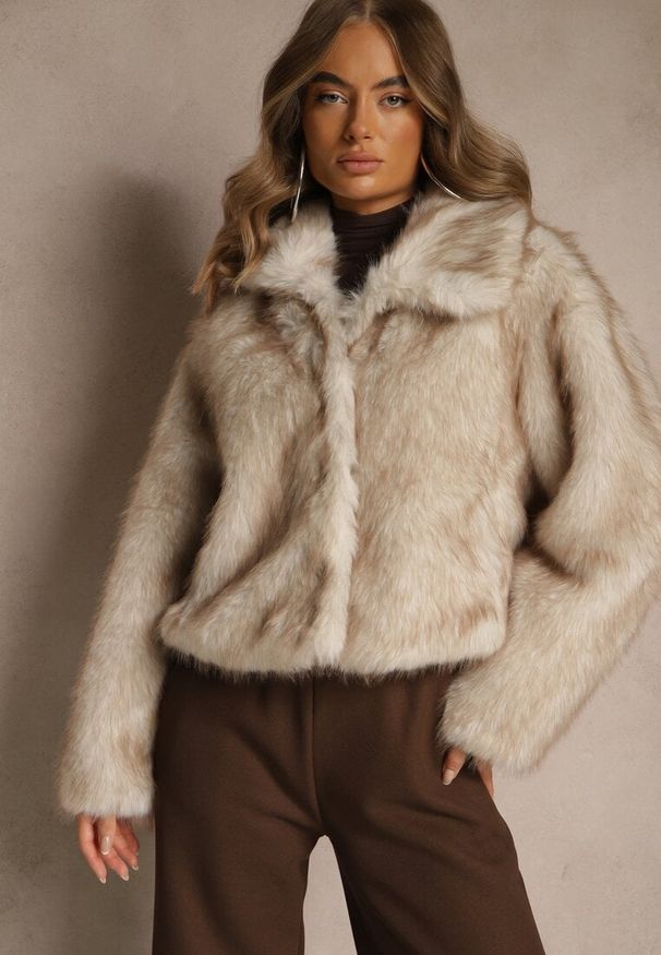 Renee - Beżowa Kurtka Futerko o Fasonie Cropped z Kołnierzem Abentia. Okazja: na co dzień. Kolor: beżowy. Materiał: futro. Sezon: zima. Styl: casual