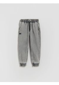 Reserved - Jeansy jogger - jasnoszary. Kolor: szary #1