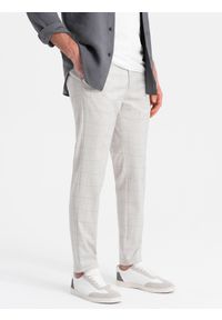 Ombre Clothing - Spodnie męskie o klasycznym kroju w delikatną kratę - beżowe V1. Kolor: beżowy. Materiał: wiskoza, poliester, materiał. Styl: klasyczny #5