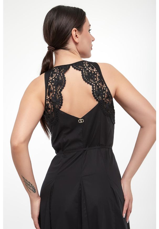Twinset Milano - Sukienka midi TWINSET. Długość: midi