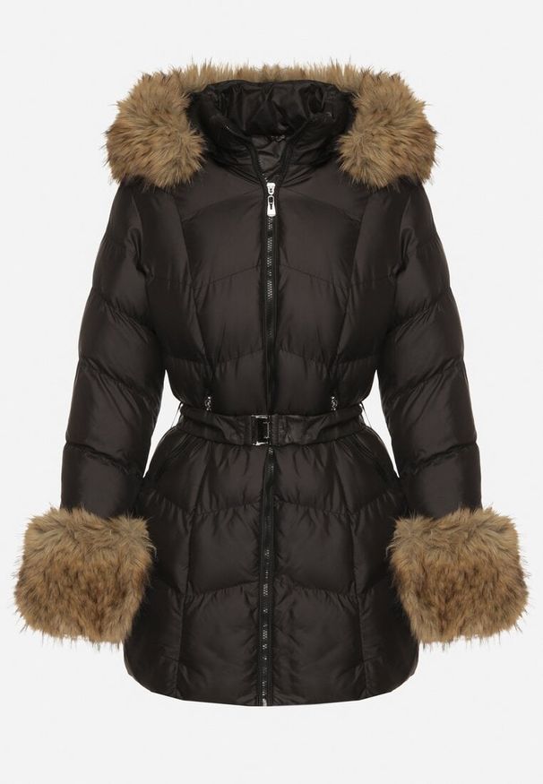 Born2be - Czarna Pikowana Kurtka z Paskiem i Kapturem Zdobiona Futerkiem Olunelia. Okazja: na co dzień. Kolor: czarny. Materiał: futro. Wzór: aplikacja. Styl: casual, elegancki, klasyczny