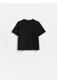 Reserved - T-shirt z ozdobną kieszonką - czarny. Kolor: czarny. Materiał: bawełna