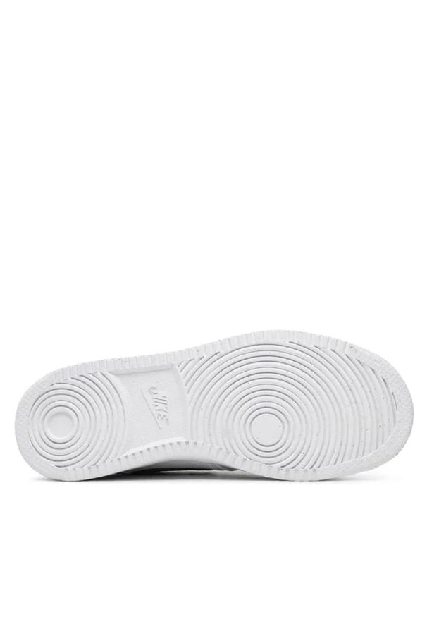 Nike - NIKE COURT VISION LO BE Sneakersy damskie. Okazja: na co dzień, do pracy, na uczelnię, na spacer. Kolor: biały. Materiał: syntetyk, skóra, guma. Szerokość cholewki: normalna. Sezon: lato. Model: Nike Court. Sport: turystyka piesza