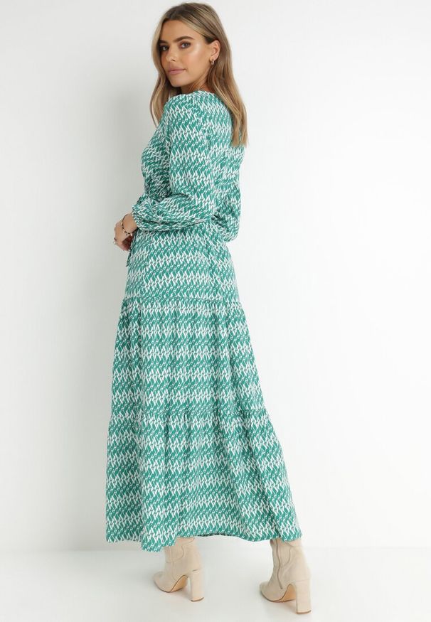 Born2be - Zielona Sukienka Rozkloszowana z Gumką w Pasie Mosho. Okazja: na co dzień. Kolor: zielony. Materiał: materiał, tkanina. Długość rękawa: długi rękaw. Typ sukienki: rozkloszowane, kopertowe, proste. Styl: boho, casual. Długość: maxi