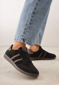 Born2be - Czarno-Brązowe Sneakersy z Imitacji Zamszu na Płaskiej Podeszwie Memeriana. Kolor: czarny. Materiał: zamsz. Szerokość cholewki: normalna. Obcas: na płaskiej podeszwie #1