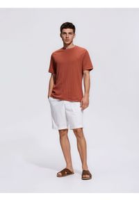 Reserved - Strukturalny t-shirt regular fit - bordowy. Kolor: czerwony. Materiał: dzianina #1