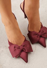 Born2be - Bordowe Satynowe Szpilki z Odkrytą Piętą i Ozdobną Kokardą Argatea. Okazja: na co dzień, na spotkanie biznesowe, na ślub cywilny, do pracy, na wesele, na imprezę. Kolor: czerwony. Materiał: satyna. Obcas: na szpilce. Styl: casual, biznesowy, elegancki, klasyczny #3