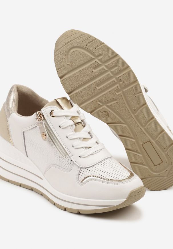 Renee - Białe Metaliczne Sneakersy ze Skóry Naturalnej na Koturnie z Ozdobnym Suwakiem Tarivone. Kolor: biały. Materiał: skóra. Obcas: na koturnie