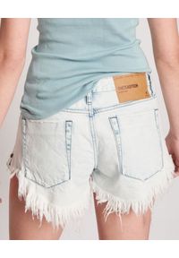 ONETEASPOON - Jeansowe szorty Bonita Lowa Waist. Stan: obniżony. Kolor: biały. Materiał: jeans. Wzór: aplikacja. Styl: klasyczny