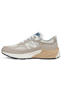Buty unisex New Balance U990MM6 – beżowe. Kolor: beżowy. Materiał: zamsz, guma, materiał, syntetyk. Szerokość cholewki: normalna. Sport: bieganie #4
