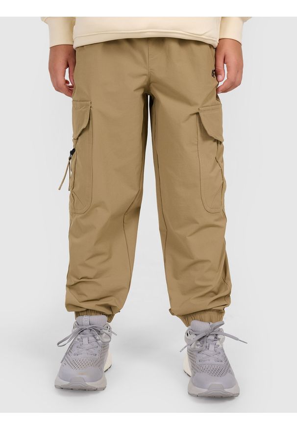 4f - 4F Spodnie casual cargo chłopięce - brązowe 128 (7-8 lat). Okazja: na co dzień. Kolor: brązowy. Sezon: lato. Styl: casual