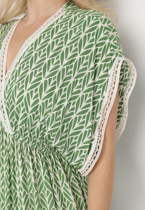 Born2be - Zielona Bawełniana Sukienka Rozkloszowana z Koronkowymi Wstawkami Laniwena. Kolor: zielony. Materiał: bawełna, koronka. Sezon: lato