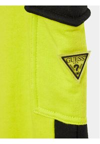 Guess Spodnie dresowe N3YQ12 KA6R3 Zielony Regular Fit. Kolor: zielony. Materiał: bawełna
