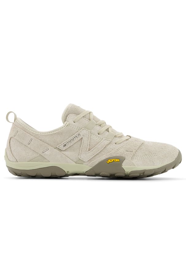 Buty unisex New Balance Minimus MT10OPS – beżowe. Zapięcie: sznurówki. Kolor: beżowy. Materiał: guma, zamsz. Szerokość cholewki: normalna. Sport: bieganie