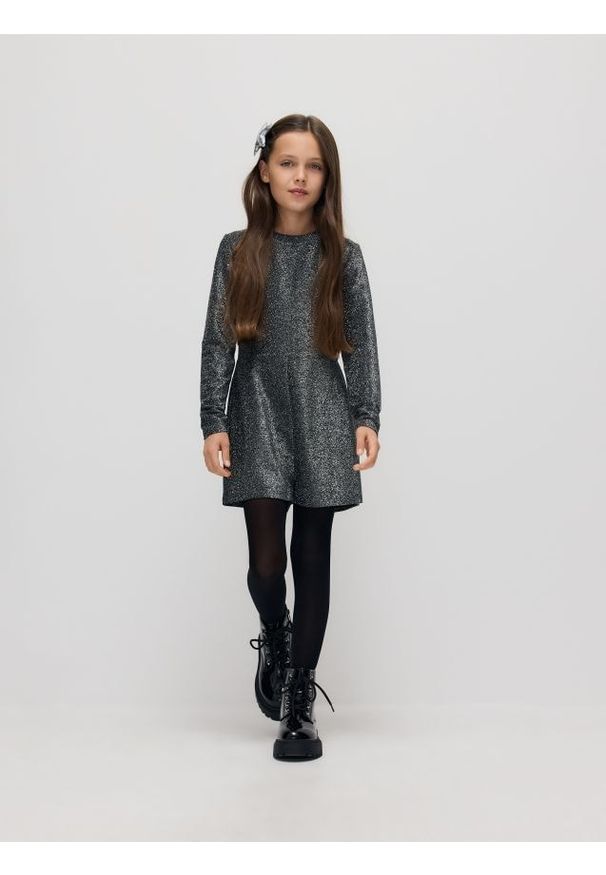 Reserved - Kombinezon z metaliczną nitką - ciemnoszary. Kolor: szary. Materiał: dzianina