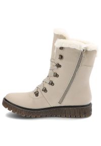 Botki damskie Rieker, cholewka z gładkiej skóry naturalnej z wysoką cholewką i sznurowaniem oraz miękkim obszyciem przy krawędzi gruba podeszwa z wyr. Wysokość cholewki: przed kolano. Kolor: beżowy. Materiał: futro, syntetyk, skóra ekologiczna. Szerokość cholewki: normalna. Wzór: gładki. Obcas: na platformie #6