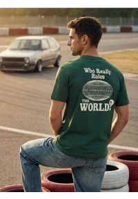 Sinsay - Bawełniana koszulka z nadrukiem na plecach - zielony. Kolor: zielony. Materiał: bawełna. Wzór: nadruk #1