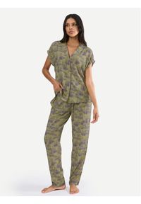 Triumph Piżama Boyfriend 10222611 Zielony Relaxed Fit. Kolor: zielony. Materiał: wiskoza #1