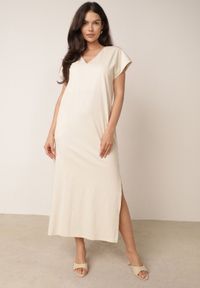 Born2be - Beżowa Bawełniana Sukienka Pudełkowa o Fasonie Oversize z Kieszeniami Thaelusa. Okazja: na co dzień. Kolor: beżowy. Materiał: bawełna. Typ sukienki: oversize. Styl: casual #1