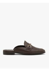 Ryłko - Brązowe klapki mule z klamrą. Kolor: brązowy. Materiał: skóra. Sezon: lato. Obcas: na obcasie. Styl: street, elegancki #1