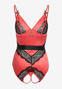 Renee - Różowo-Czarne Koronkowe Body ze Stringami z Paskiem w Talii Azuran. Kolor: różowy. Materiał: koronka. Wzór: aplikacja, koronka