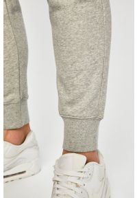 Nike Sportswear - Spodnie. Kolor: szary. Materiał: dzianina. Wzór: gładki #2