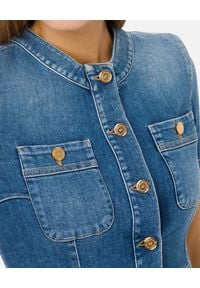 Elisabetta Franchi - ELISABETTA FRANCHI - Jeansowa mini sukienka z kieszeniami. Kolor: niebieski. Materiał: jeans. Typ sukienki: dopasowane. Długość: mini #5