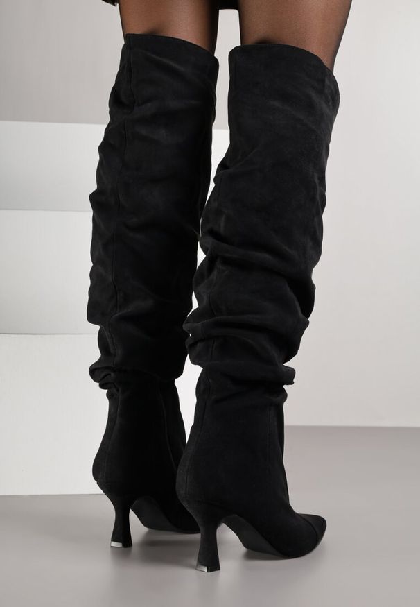 Renee - Czarne Kozaki w Stylu Slouchy na Szpilce Wiolisse. Okazja: na co dzień. Kolor: czarny. Materiał: jeans. Wzór: aplikacja. Obcas: na szpilce. Styl: casual