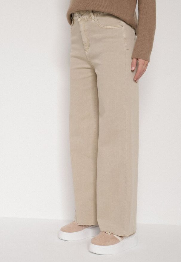 Born2be - Beżowe Jeansy o Szerokim Kroju z Wysokim Stanem Xilnee. Okazja: na co dzień, na spotkanie biznesowe. Stan: podwyższony. Kolor: beżowy. Długość: długie. Styl: casual, biznesowy, elegancki, klasyczny