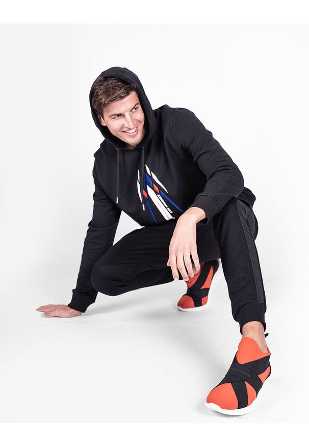 Les Hommes Bluza "Speed" | LJH401-753E | Hoodie Speed | Mężczyzna | Czarny. Okazja: na co dzień. Typ kołnierza: kaptur. Kolor: czarny. Materiał: bawełna. Wzór: nadruk. Styl: casual