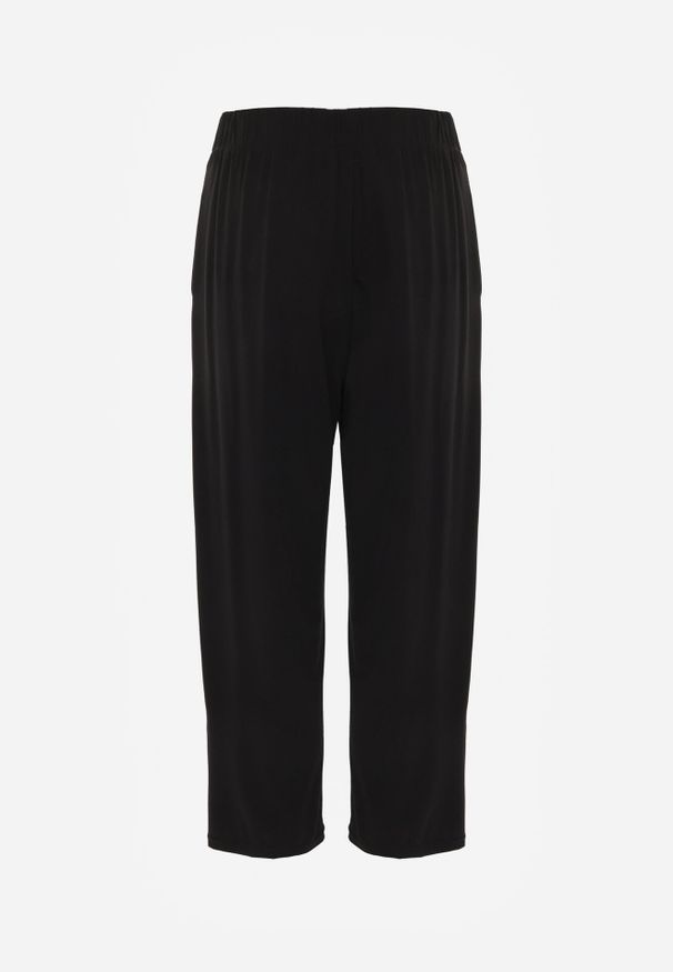 Born2be - Czarne Spodnie z Eleganckimi Zakładkami i Nogawkami o Długości 3/4 Dorasea. Okazja: do pracy, na co dzień. Kolekcja: plus size. Kolor: czarny. Styl: elegancki