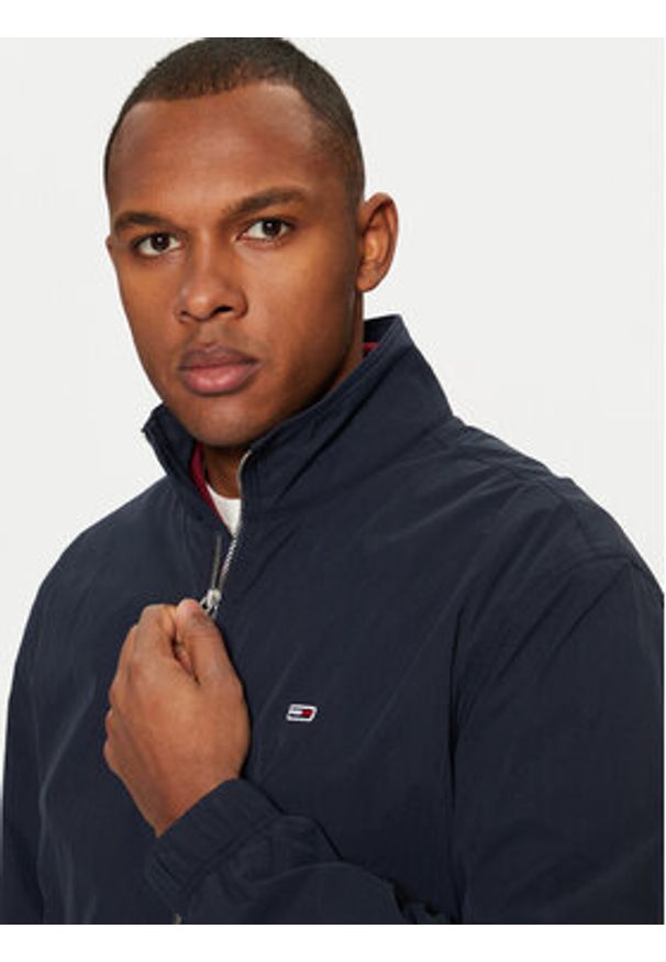 Tommy Jeans Kurtka przejściowa Essential DM0DM20655 Granatowy Regular Fit. Kolor: niebieski. Materiał: syntetyk