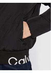 Calvin Klein Jeans Kurtka puchowa J20J219830 Czarny Relaxed Fit. Kolor: czarny. Materiał: puch, syntetyk