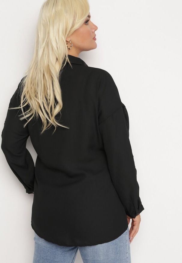 Born2be - Czarna Koszula z Delikatnymi Plisami z Przodu Anasesene. Kolekcja: plus size. Kolor: czarny. Styl: elegancki